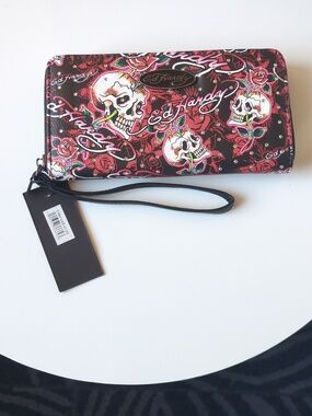 NWT Ed Hardy wristlet